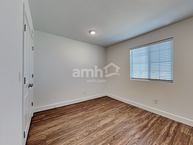 Building Photo - 10044 Spire St