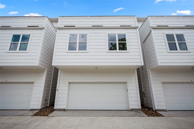 Building Photo - 15000 S Richmond Ave