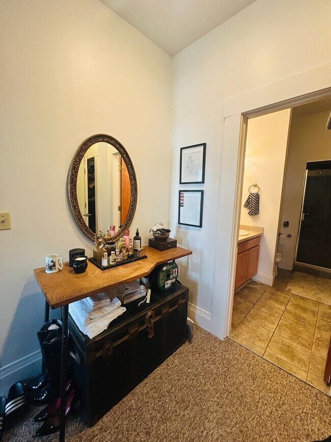 Building Photo - Madison Ave. Loft