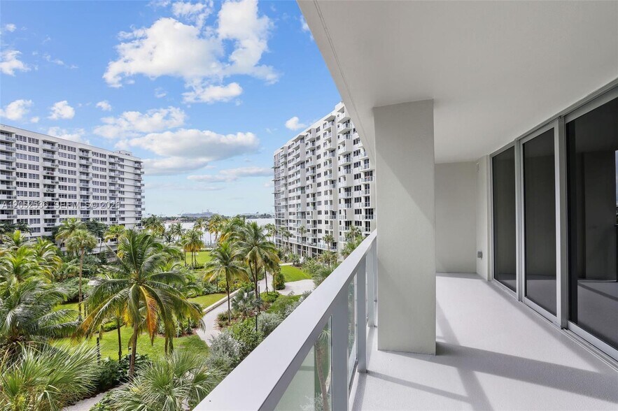 Building Photo - 1500 Bay Dr