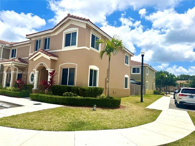 Building Photo - 2418 SE 10th St