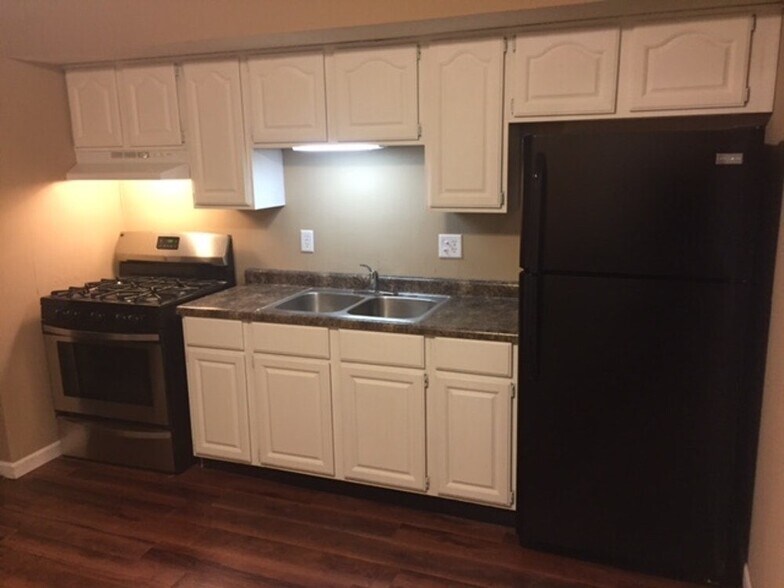 Kitchen - 3207 N. Peoria Avenue