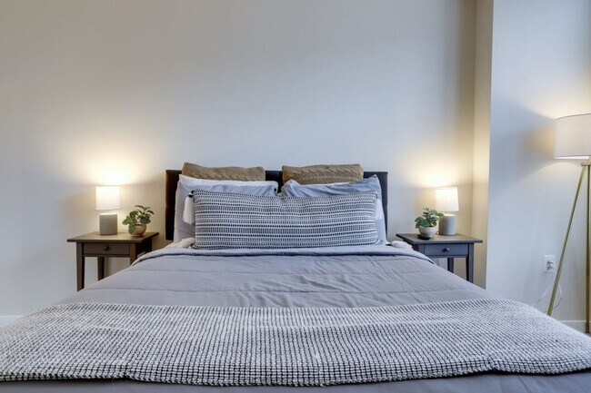 Building Photo - 550 14th St S