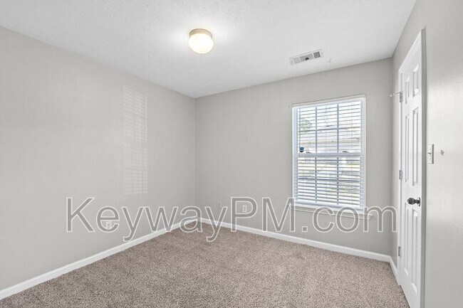 Building Photo - 122 Oakwood Dr