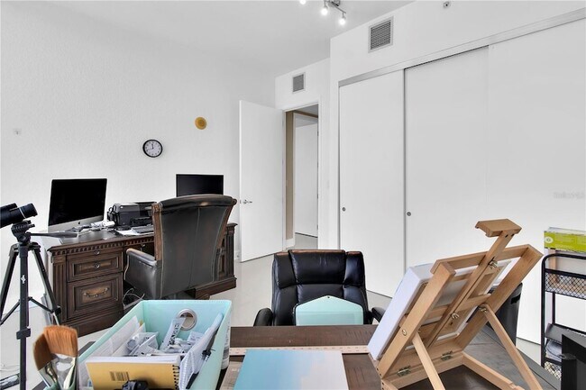 Building Photo - 150 E Robinson St