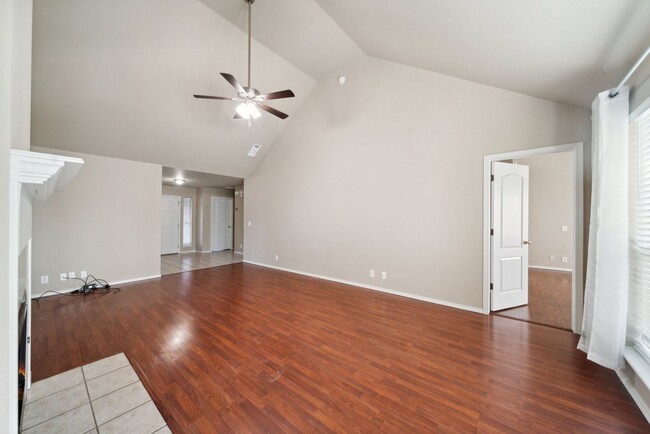 Building Photo - Spacious Home in South Tulsa