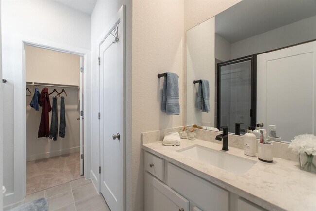 Building Photo - 71 Perennial Cyn Dr