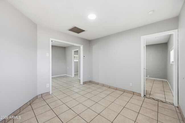 Building Photo - 5206 W Ocotillo Rd