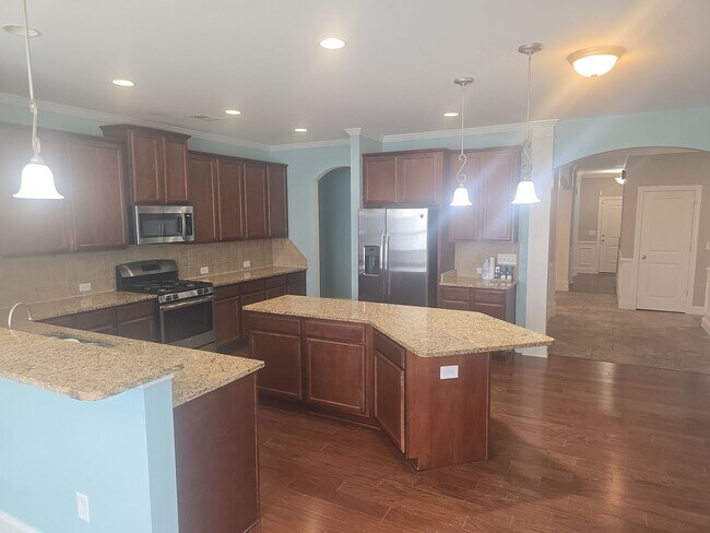 Building Photo - The Manors at White Knoll