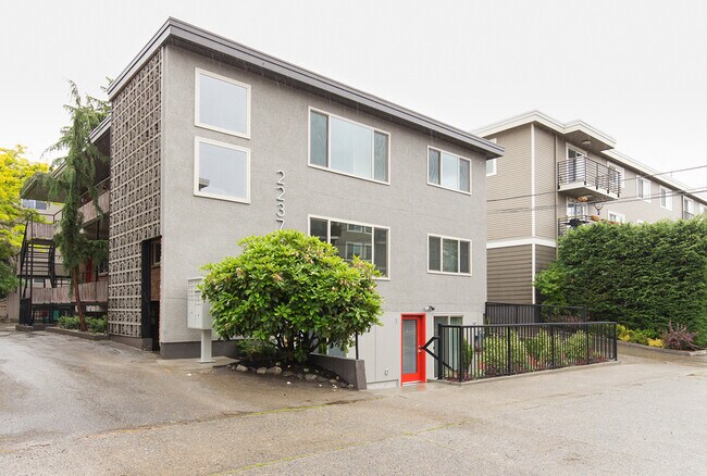 Building Photo - 2237 NW 59th-3