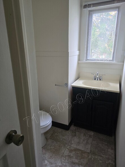 Building Photo - 420 Erie St