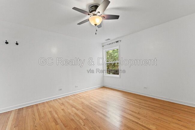 Building Photo - 6429 N Damen Ave