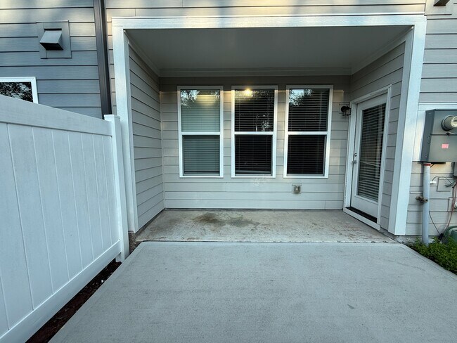 Building Photo - 2008 Chipley Dr