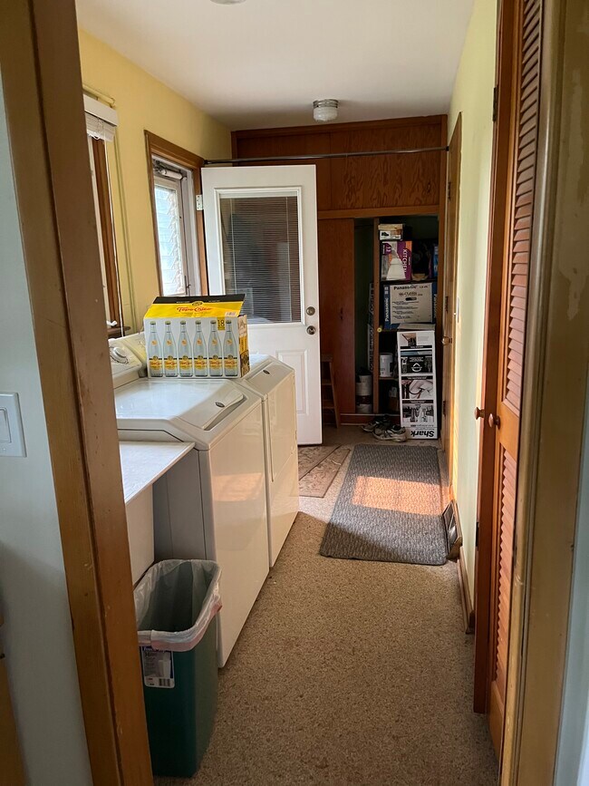 Building Photo - 106 S Bobby Ln
