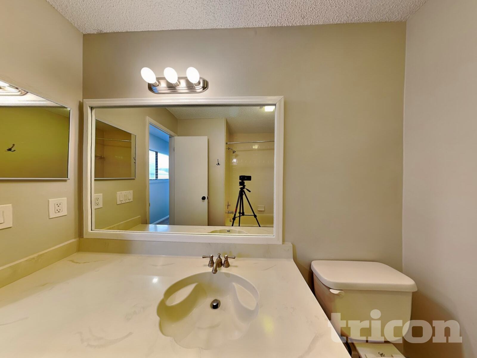 Building Photo - 419 E Springtree Way