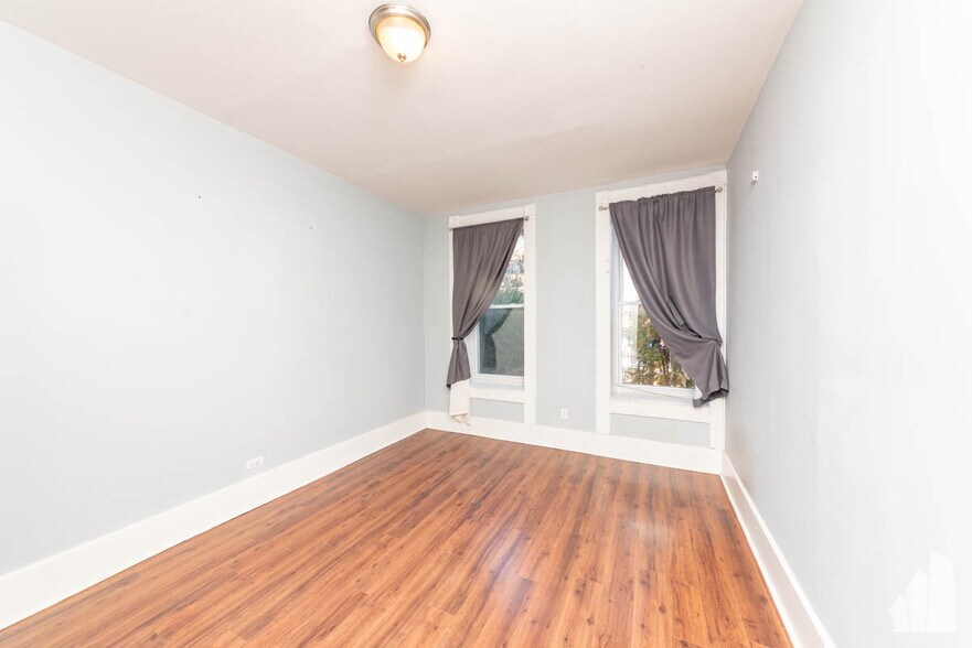 Building Photo - 848 N Wood St