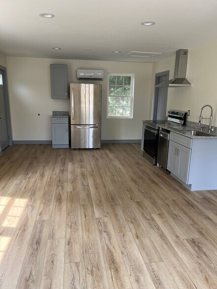Building Photo - 4841 N Kenwood Ave
