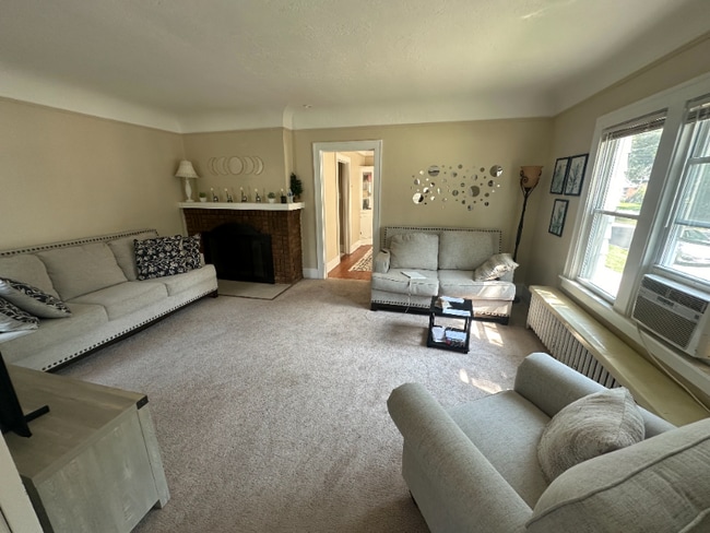 Building Photo - 529 Knowles St