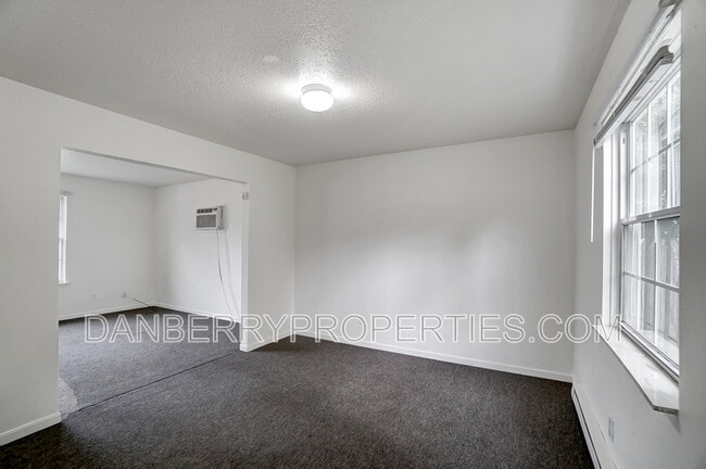 Building Photo - 1006 Ranch Dr