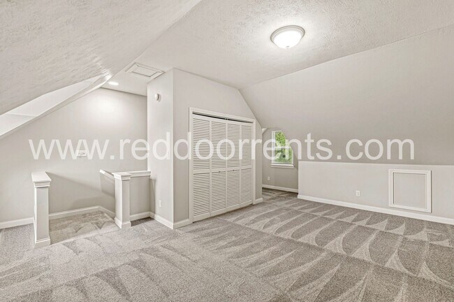 Building Photo - Stylish 2-Bed, 2.5-Bath Home in Prime Loca...
