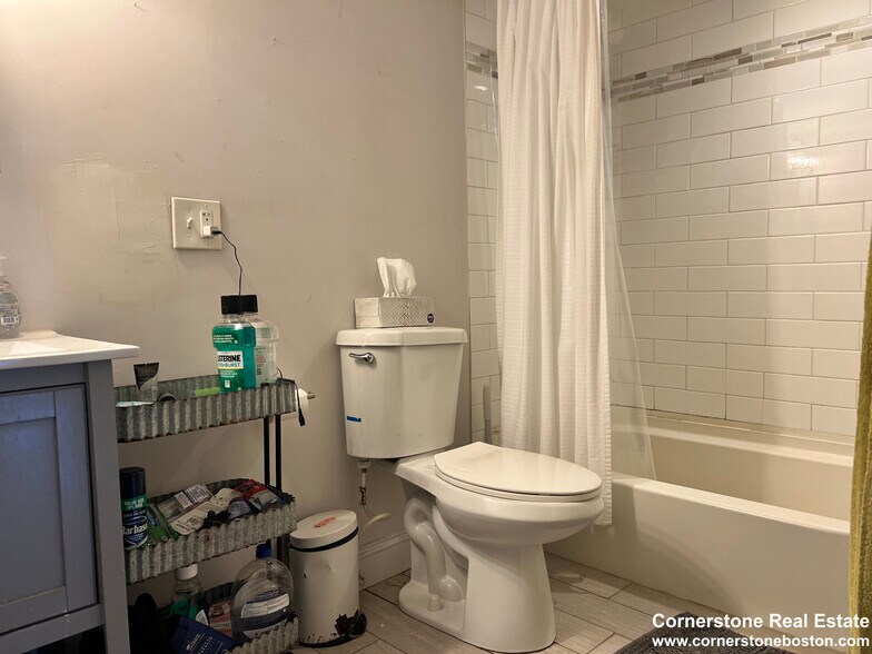 Building Photo - 9 Oswald St