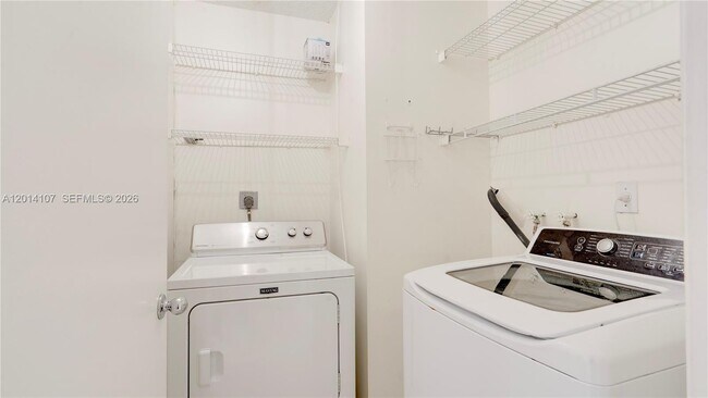 Building Photo - 6410 SW 112th Pl
