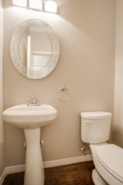 Powder bath room - 3235 Rosedale Ave