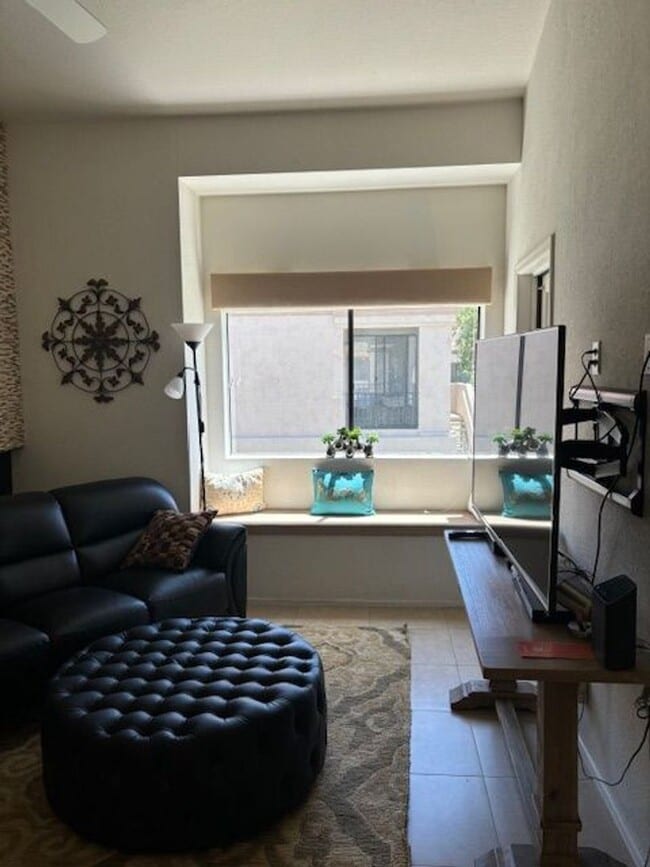 Building Photo - Two bedroom condo