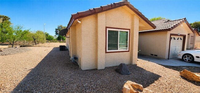 Building Photo - 5213 Orchard Hills Ave