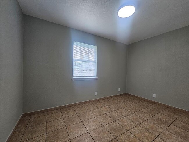 Building Photo - 1305 Bonnie Brae St