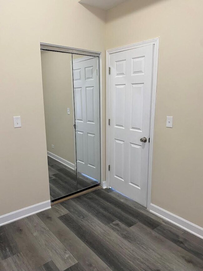 Building Photo - 1434 W Flournoy St