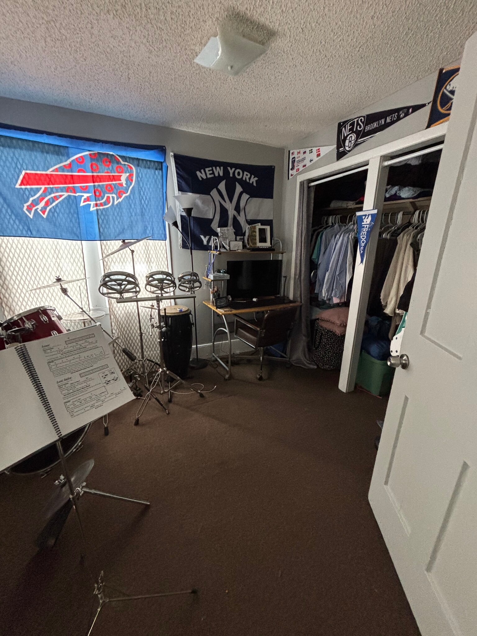 Building Photo - 6 Forest Pl