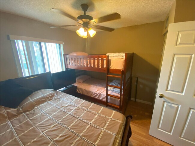 Building Photo - 821 Sky Pine Way