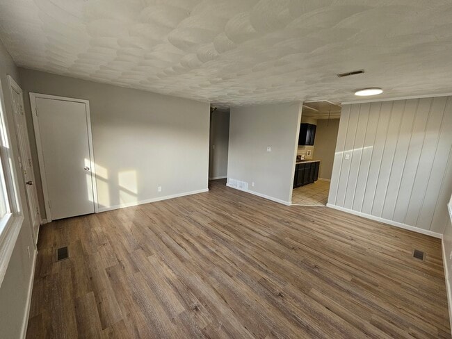 Building Photo - 3 bedroom ranch house FOR RENT