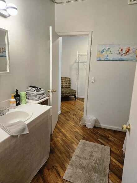 Building Photo - 227 Iron St