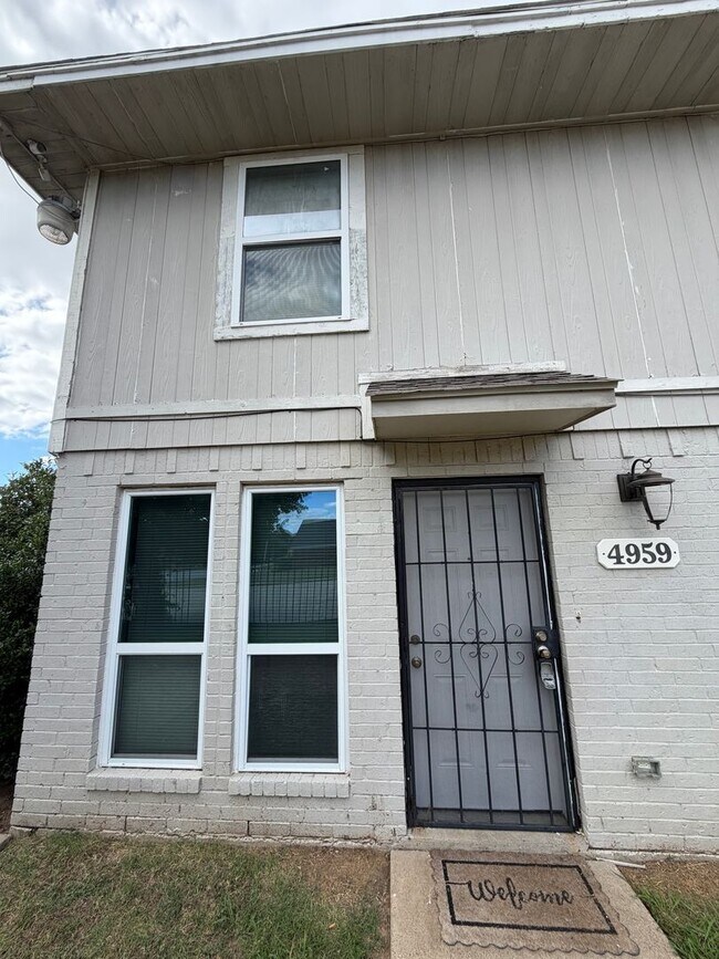 Building Photo - 4959-4965 Miller Ave