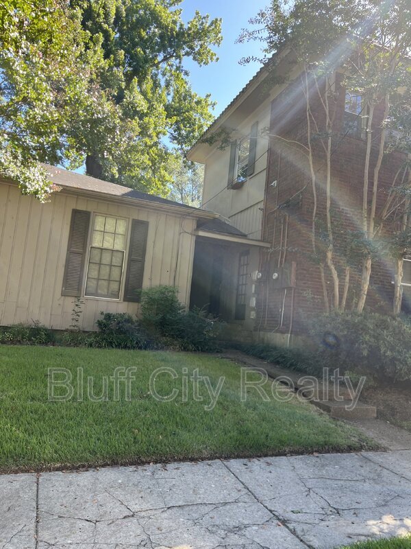 Building Photo - 654 Anderson St