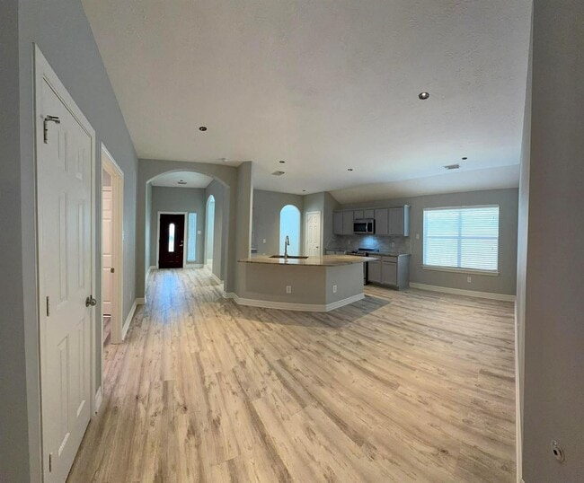 Building Photo - 19438 Nasworthy Dr