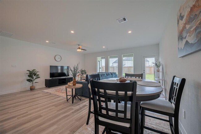 Building Photo - 3113 Crown Gate Dr