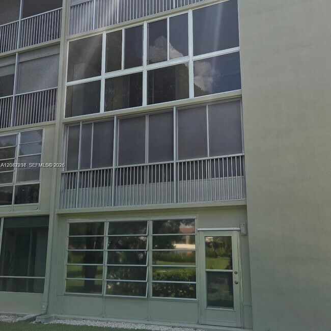 Building Photo - 800 SW 131st Ave