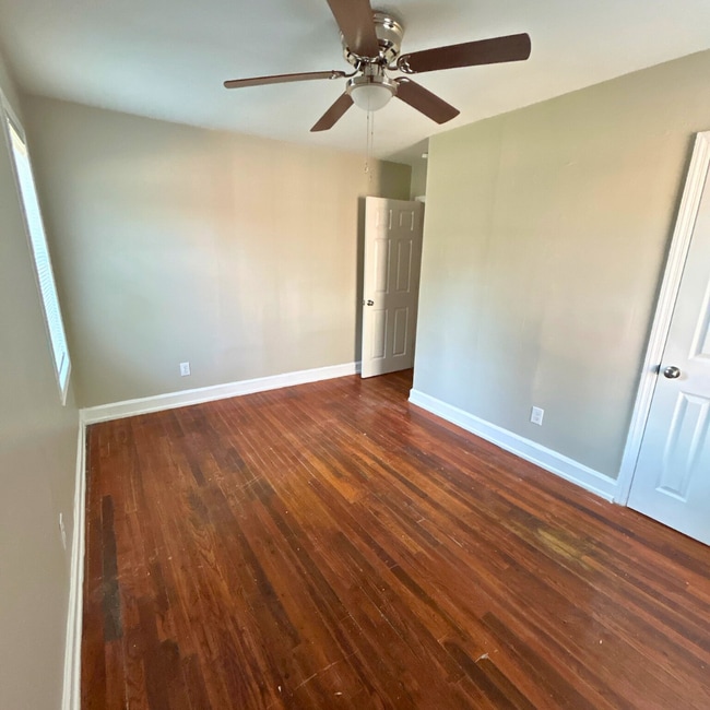 Building Photo - Freshly Renovated 2-Bedroom apartment! - H...