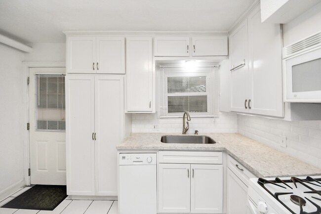 Building Photo - 2332 Sheridan St