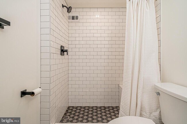 Building Photo - 1300 Army Navy Dr