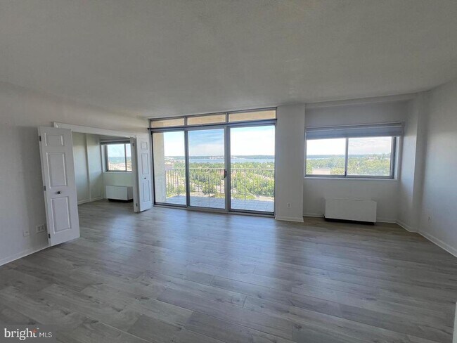 Building Photo - 2059 Huntington Ave
