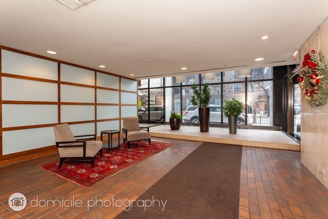 Building Photo - 5445 N Sheridan Rd