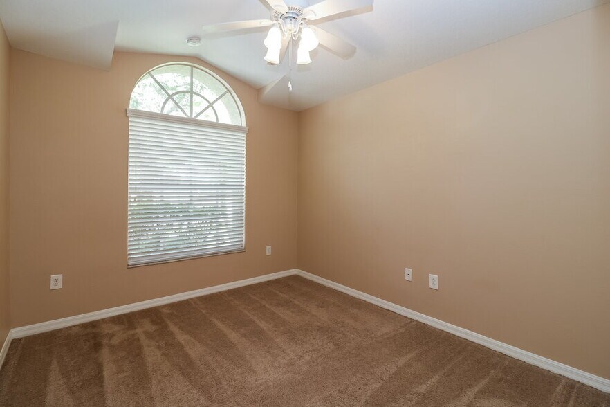 Building Photo - 30800 Birdhouse Dr