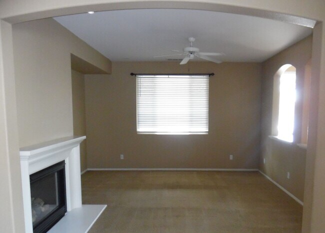 Building Photo - 3 Bedrooms with attached garage in Harveston
