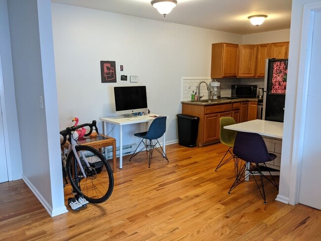 Building Photo - Riverview Apartments -Renovated large 1 BR...