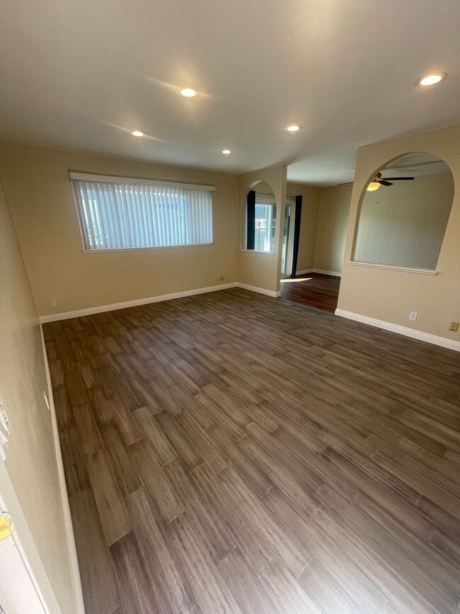 Building Photo - 3 Bed, 2 Bath Tanglewood For Rent- Single Story w/ Garage and AC!