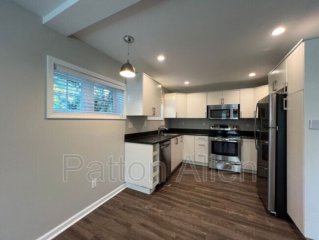 Building Photo - 109 Barnard Ave